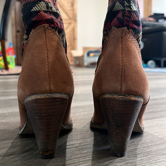 Very Volatile “Vona” boot, GUC - Picture 6 of 9